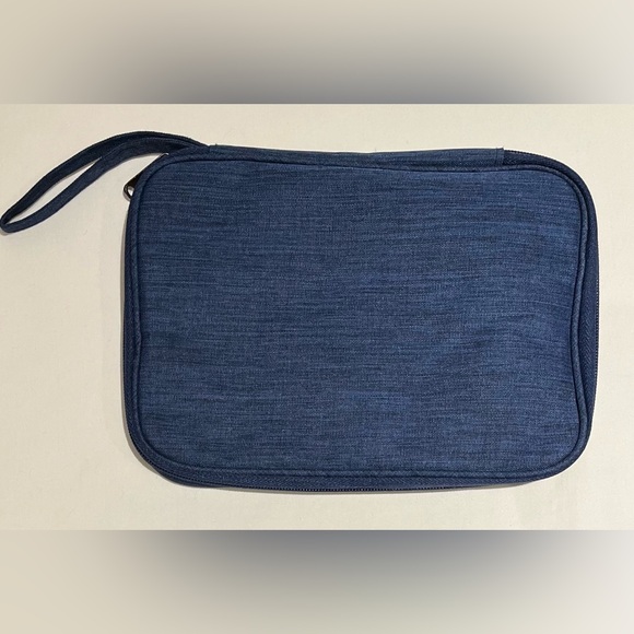 Zippered Electronics Organizer - Picture 2 of 6